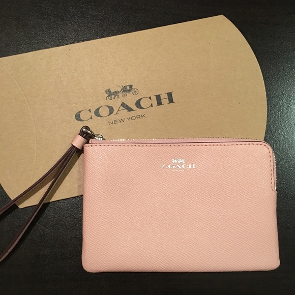 Coach Handbags - **LAST ONE!!!** 🆕 COACH corner zip wristlet